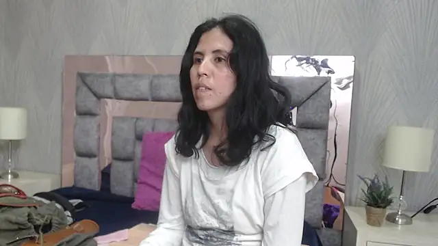 Snapshot of GiselaZivic chatting on 12-16-25, 07:41 GiselaZivic online show from 12-16-25, 07:41