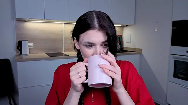 eshleeygreen online show from 12-17-25, 04:24