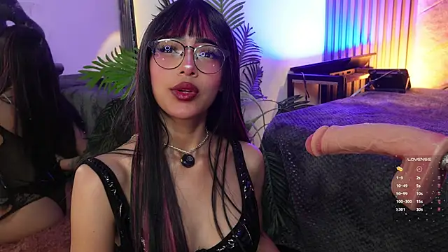  ViolletteNoir  online show from 04-21-26, 08:34