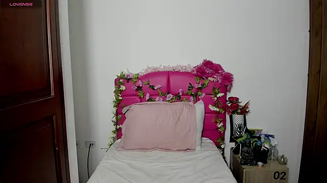 Snapshot of AriannaFox_ chatting on 11-06-25, 11:55 AriannaFox online show from 11-06-25, 11:55