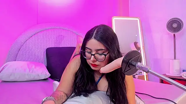 Snapshot of Amy_whittee chatting on 11-11-25, 07:36 Amy whittee online show from 11-11-25, 07:36