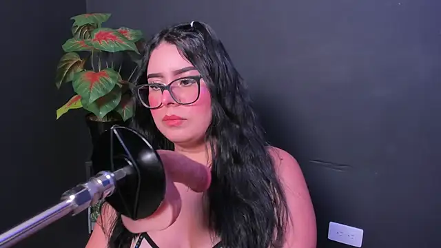 Amy whittee online show from 07-06-26, 03:58