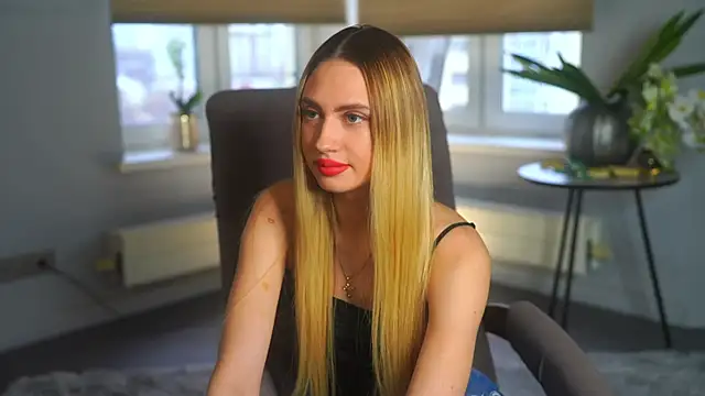 Snapshot of FreidaLerew chatting on 11-08-25, 10:15 FreidaLerew online show from 11-08-25, 10:15