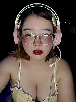 Snapshot of Michi_sauria1 chatting on 11-13-25, 04:00 Michi sauria1 online show from 11-13-25, 04:00