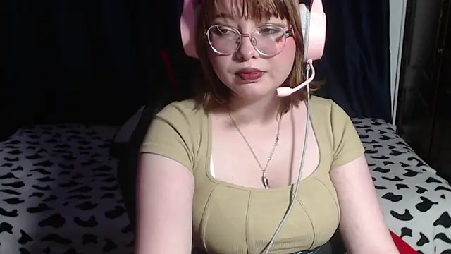 Snapshot of Michi_sauria1 chatting on 12-04-25, 04:11 Michi sauria1 online show from 12-04-25, 04:11