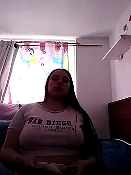 Snapshot of Thamara- chatting on 11-07-25, 06:08 Thamara- online show from 11-07-25, 06:08