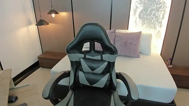 coral rosse  online show from 11-24-25, 08:30