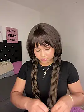 Snapshot of LoliitaBennett chatting on 01-10-26, 01:07 LoliitaBennett online show from 01-10-26, 01:07