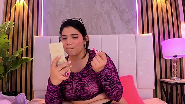 Carlotta de velour online show from 04-28-26, 12:09