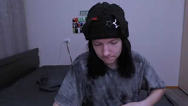 Snapshot of RaidenXL chatting on 11-17-25, 08:36 RaidenXL online show from 11-17-25, 08:36