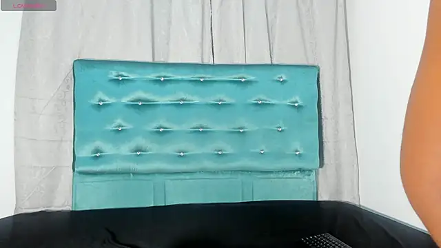 Snapshot of Tamaramilleer chatting on 11-09-25, 02:10 Tamaramilleer online show from 11-09-25, 02:10