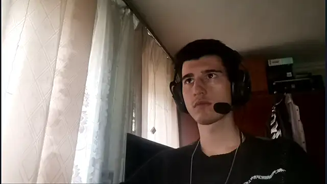 Snapshot of JamesLagerfeld chatting on 11-06-25, 10:16 JamesLagerfeld online show from 11-06-25, 10:16