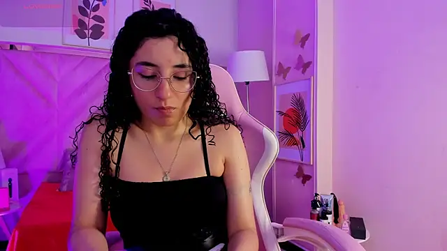 DemiJones  online show from 12-18-25, 04:40