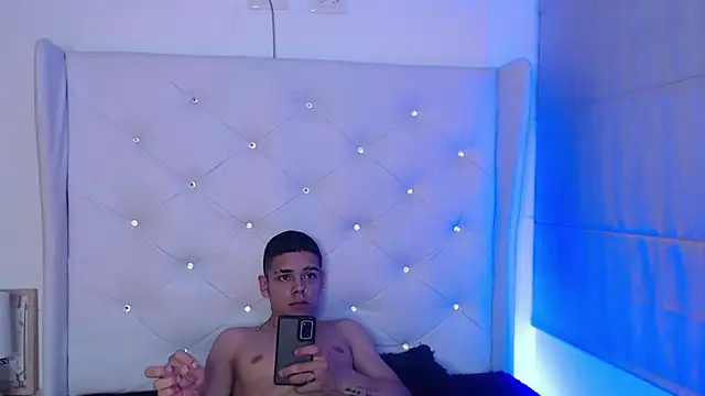 Snapshot of zoe_kravitx chatting on 11-12-25, 03:51 zoe kravitx online show from 11-12-25, 03:51