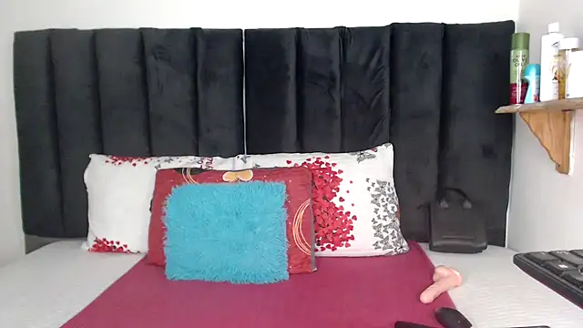 Miss-Berries online show from 02-13-26, 01:12