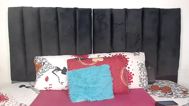 Miss-Berries online show from 02-17-26, 06:21