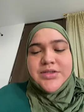 Snapshot of sweetmuslim01 chatting on 07-06-26, 10:34 sweetmuslim01 online show from 07-06-26, 10:34