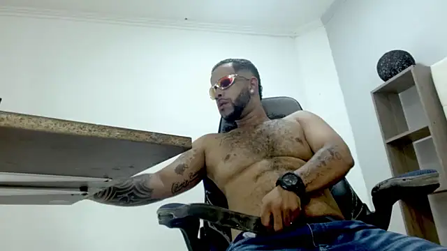 Snapshot of Lukke_Smitt chatting on 11-11-25, 06:30 Lukke Smitt online show from 11-11-25, 06:30