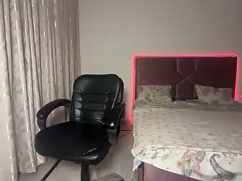 Snapshot of CutiePihu chatting on 06-25-26, 05:12 CutiePihu online show from 06-25-26, 05:12