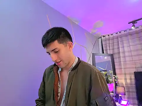 Snapshot of Un_Sluttyy chatting on 11-07-25, 11:43 Un Sluttyy online show from 11-07-25, 11:43