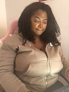 Snapshot of Fxncymuse chatting on 02-08-26, 06:11 Fxncymuse online show from 02-08-26, 06:11