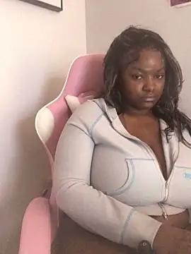 Snapshot of Fxncymuse chatting on 02-16-26, 07:21 Fxncymuse online show from 02-16-26, 07:21