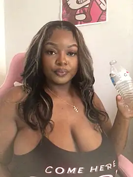 Snapshot of Fxncymuse chatting on 02-17-26, 04:46 Fxncymuse online show from 02-17-26, 04:46