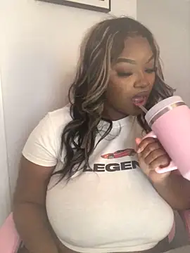 Snapshot of Fxncymuse chatting on 02-24-26, 07:23 Fxncymuse online show from 02-24-26, 07:23