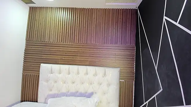 ZarinaWynne online show from 03-26-26, 01:28