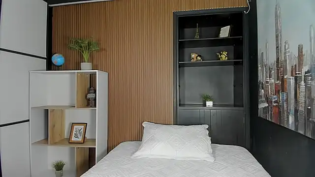 ZarinaWynne online show from 03-28-26, 03:55