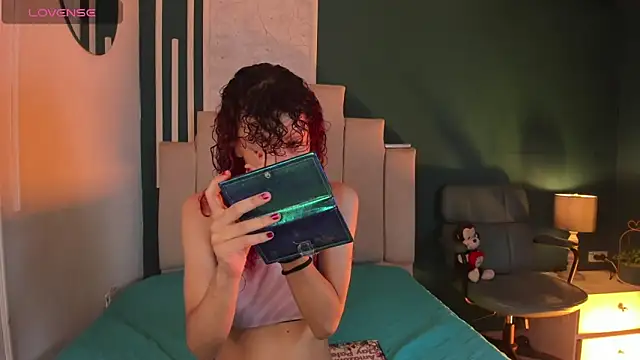 AliceMadnes online show from 11-18-25, 09:19