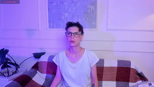 AliceMadnes online show from 04-25-26, 01:41