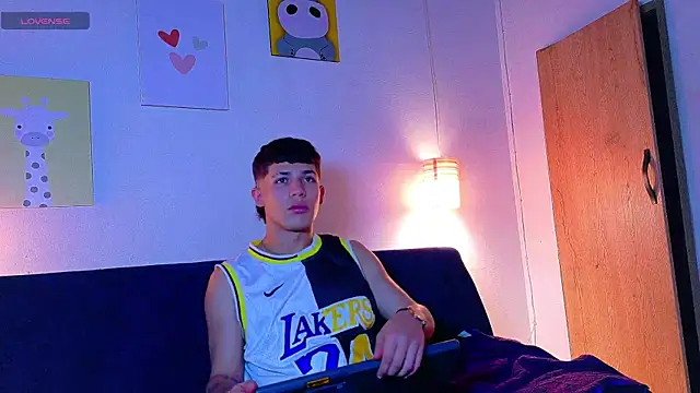 Snapshot of latiin_boy21 chatting on 11-07-25, 05:46 latiin boy21 online show from 11-07-25, 05:46