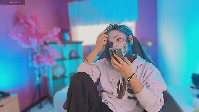 luxiel  online show from 03-27-26, 09:36