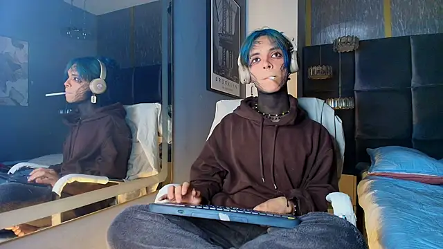 luxiel  online show from 04-25-26, 09:01