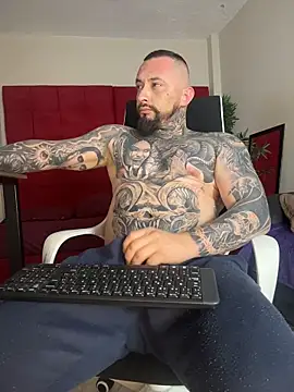 Snapshot of VenomHeat chatting on 11-13-25, 05:45 VenomHeat online show from 11-13-25, 05:45