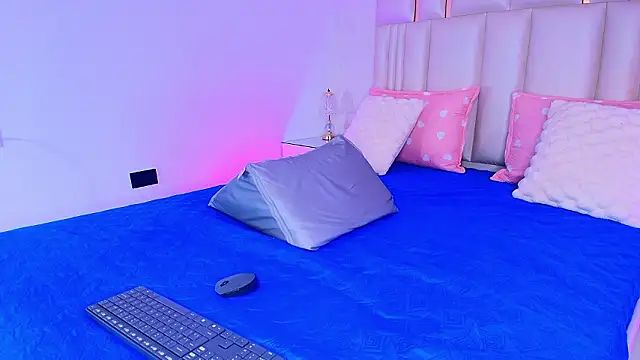 alanarose18 online show from 02-10-26, 07:18