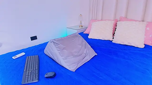 alanarose18 online show from 04-18-26, 07:18