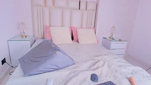 alanarose18 online show from 04-19-26, 07:16