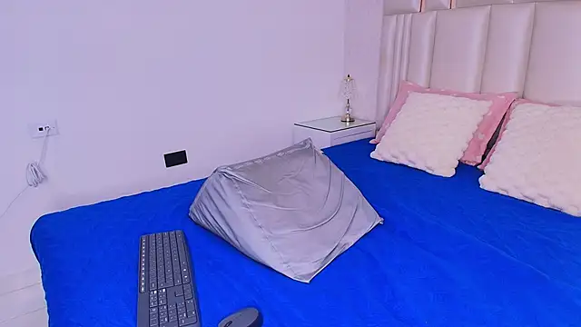 alanarose18 online show from 04-22-26, 07:15