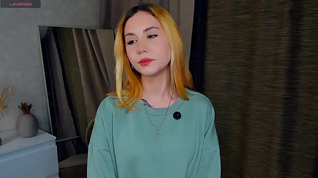 Snapshot of LilyMaiorano chatting on 11-07-25, 06:46 LilyMaiorano online show from 11-07-25, 06:46