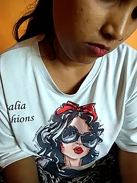 Sexy Divya   online show from 04-23-26, 04:35