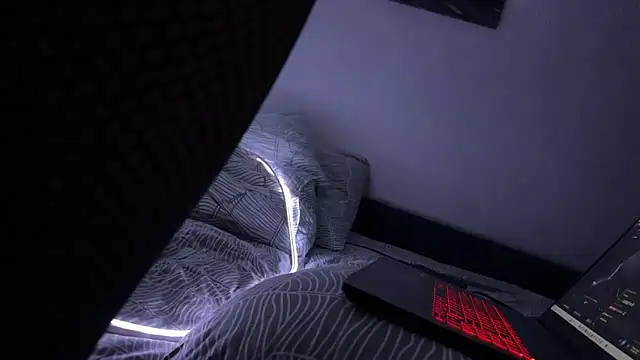 Snapshot of MollyLoveX chatting on 12-13-25, 07:53 MollyLoveX online show from 12-13-25, 07:53