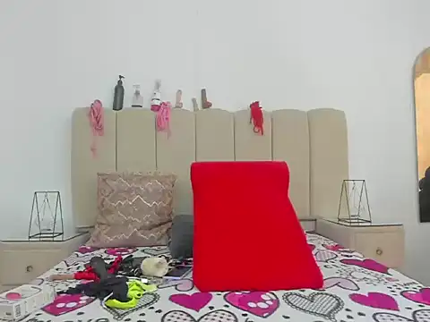 Snapshot of ShanellDiaz_ chatting on 11-12-25, 01:11 ShanellDiaz online show from 11-12-25, 01:11