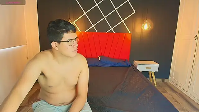 Logan Chloe online show from 11-24-25, 11:54