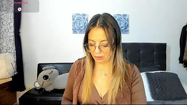 ariannawil online show from 02-12-26, 12:27