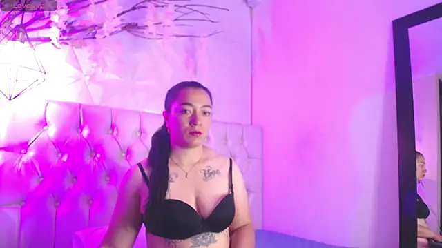 Snapshot of ginebraass chatting on 12-01-25, 01:05 ginebraass online show from 12-01-25, 01:05