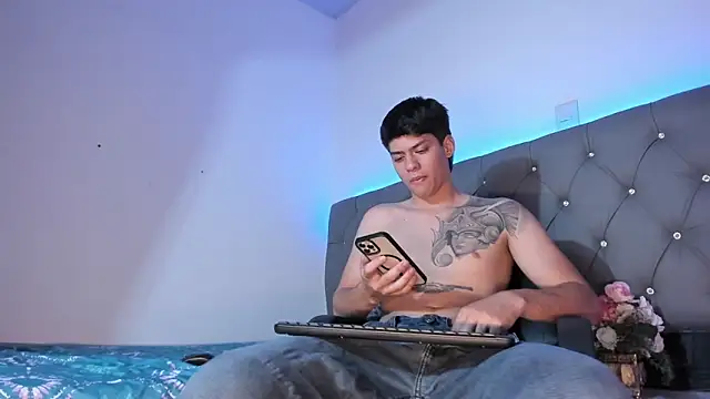 Snapshot of joseph_clark chatting on 11-10-25, 11:53 joseph clark online show from 11-10-25, 11:53