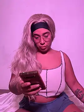 Snapshot of CaneliitaBlaze chatting on 11-11-25, 11:21 CaneliitaBlaze online show from 11-11-25, 11:21