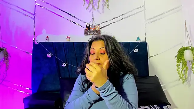 Victoriaa Anderson online show from 12-22-25, 03:42